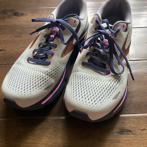 Brooks Women's Ghost 15 Athletic Shoes - Cream and Blue - Picture 2 of 5